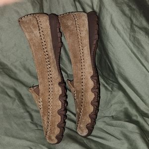 Skechers sz. 10 Brown Relaxed Fit Memory Foam Leather Suede Slipons